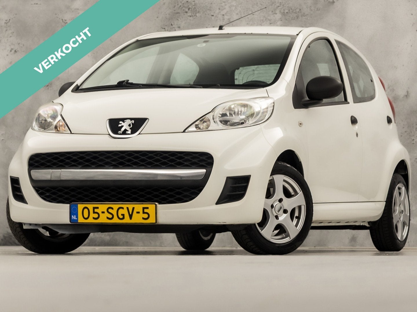 Peugeot 107 1.0-12V Sport (5 DEURS, SCHERM, AIRCO, LM VELGEN, Auto's, Peugeot, Voorwielaandrijving, Stof, Gebruikt, Zwart