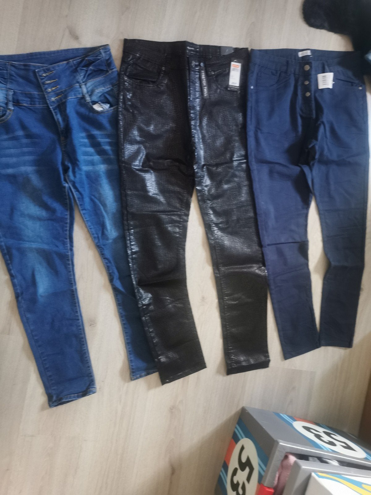 Drie spijkerbroeken, nieuw met kaartjes, Kleding | Dames, Broeken en Pantalons, Zwart, Maat 42/44 (L), Nieuw, Ophalen of Verzenden
