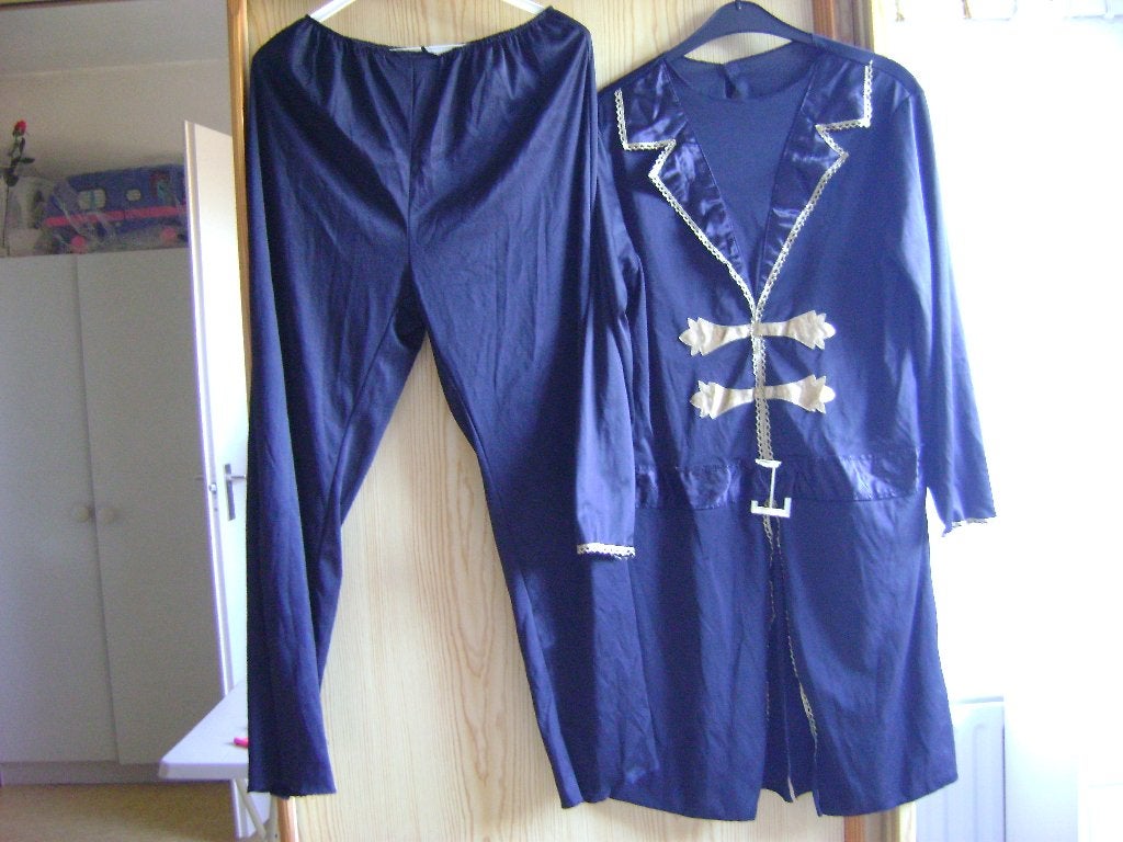 zwart met goud piraten pak jas en broek  mt m, Kleding | Heren, Carnavalskleding en Feestkleding, Carnaval, Maat 48/50 (M), Ophalen of Verzenden
