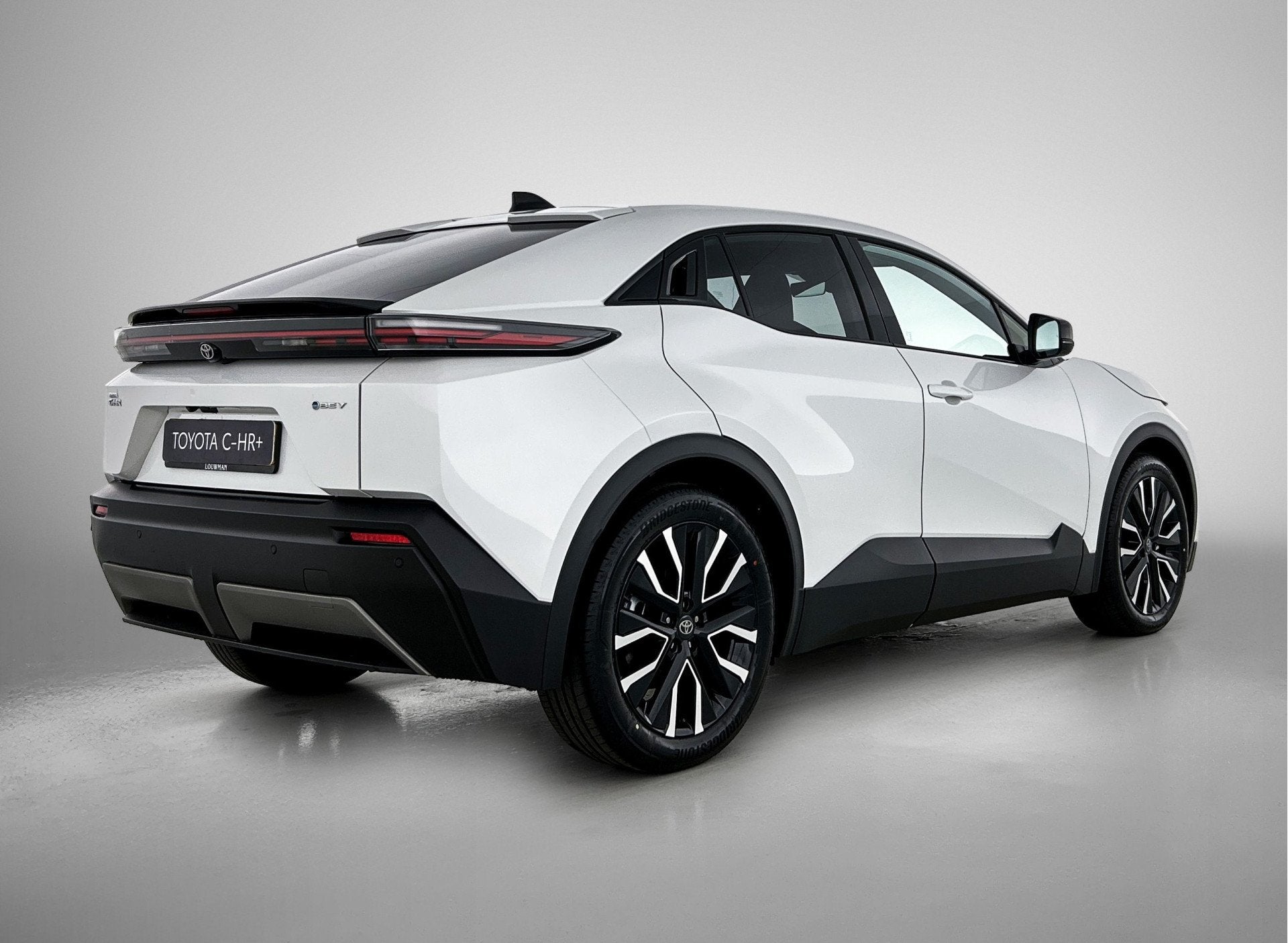 Toyota C-HR+ First Edition 77 kWh *EV-Deal* | Stoel en stuur, Auto's, Stof, 24 min, Wit, Origineel Nederlands