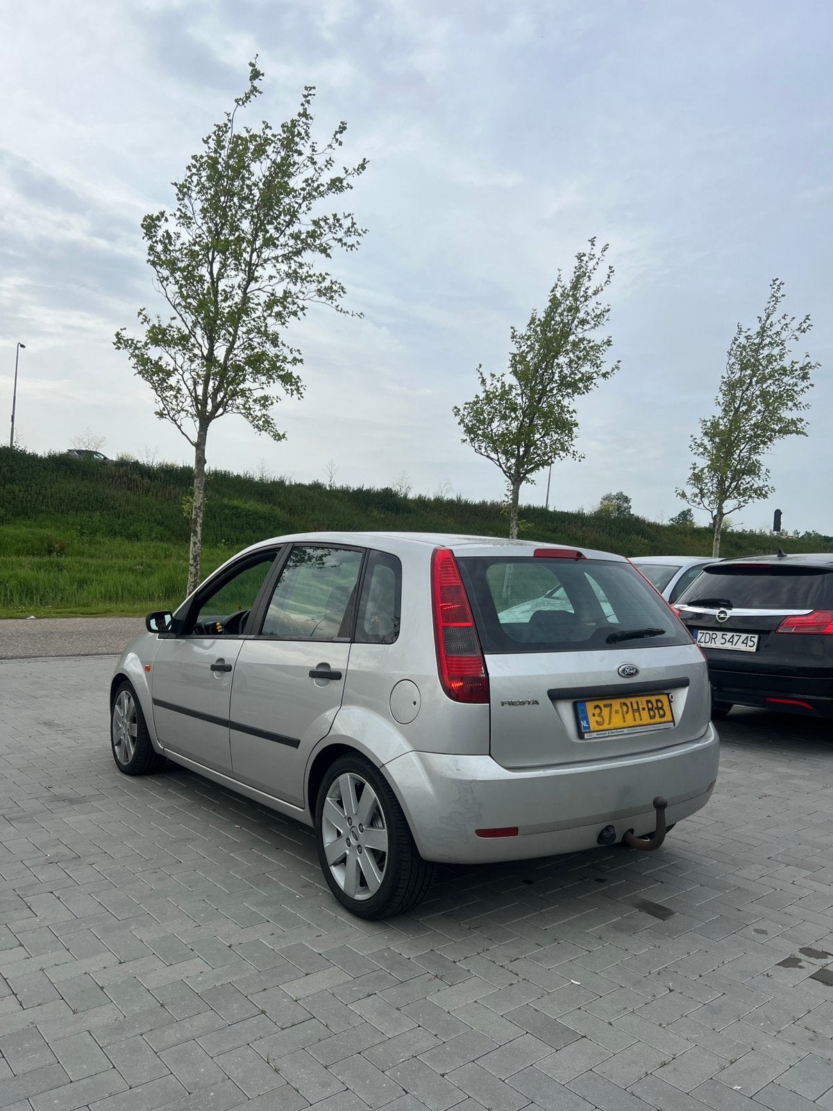 Ford Fiësta 1.3 8V 5DR 2004 Grijs, Ophalen of Verzenden