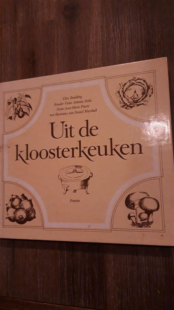 Elise Boulding e.a. - Uit de kloosterkeuken, Ophalen of Verzenden, Gelezen, Azië en Oosters