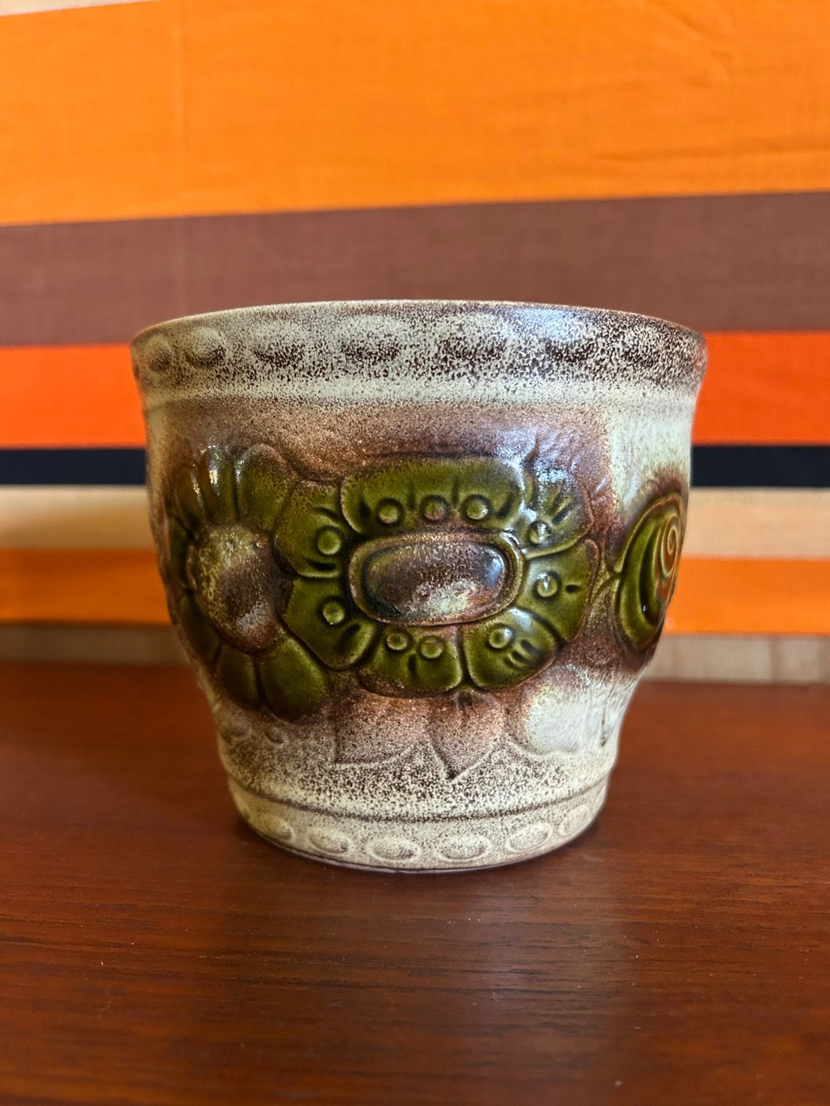 Vintage jaren 70 beige bloempot met groene bloemen, wg, Rond, Aardewerk, Binnen, ?
