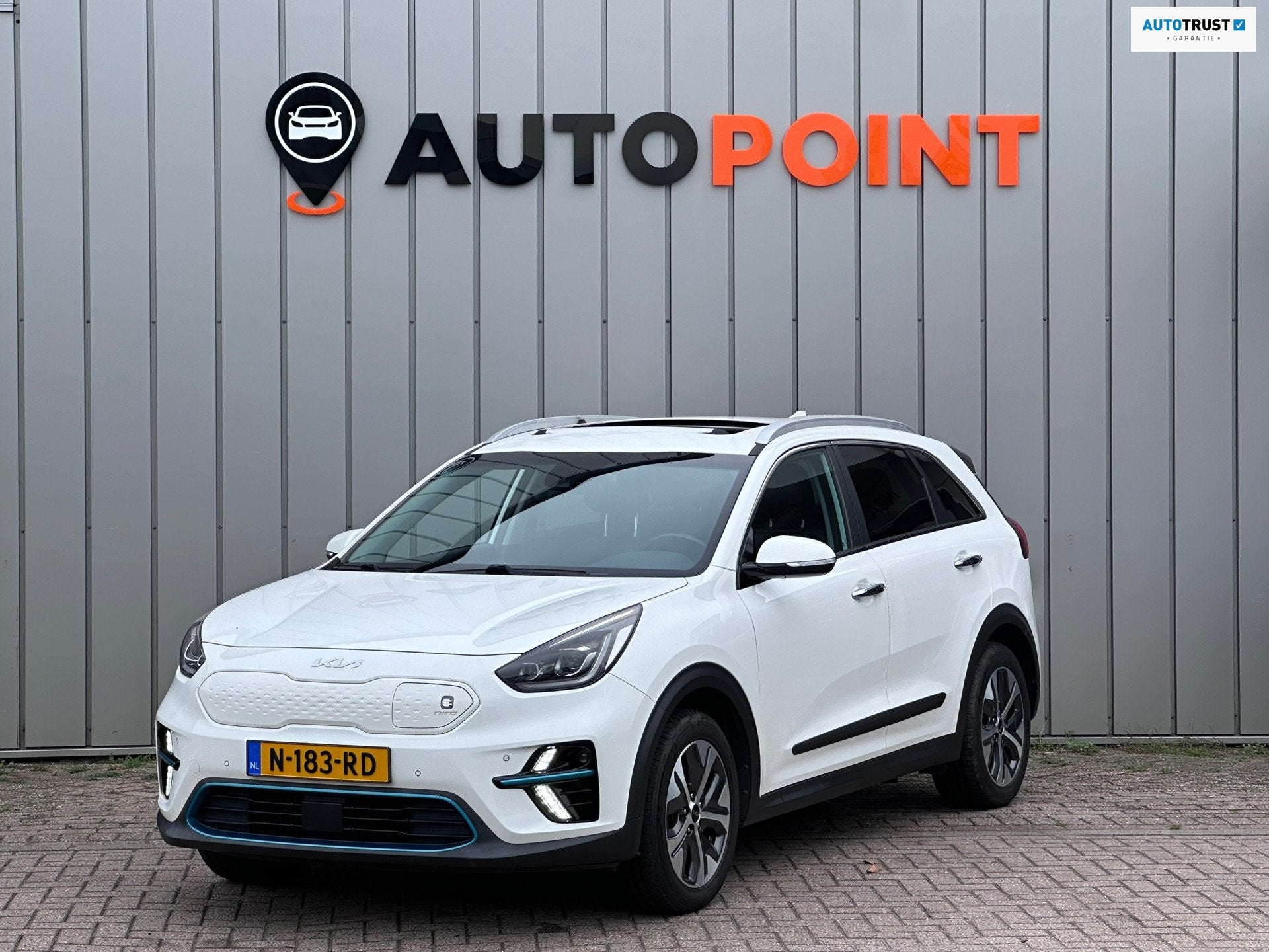 Kia E-Niro ExecutiveLine 64 kWh warmtepomp SOH 100% OPEN DAK, Dealer onderhouden, Gebruikt, 1712 kg, Wit