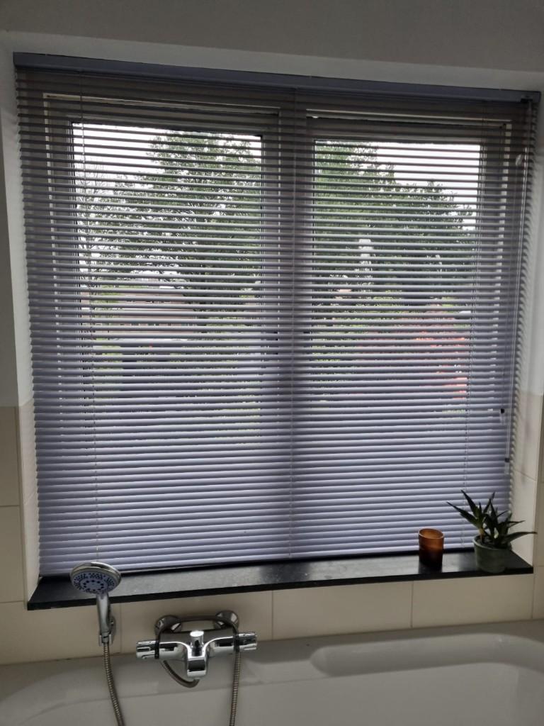 luxaflex lamellen zonwering 138 cm breed x 135 cm hoog, Ophalen, Gebruikt, Blauw, 100 tot 150 cm