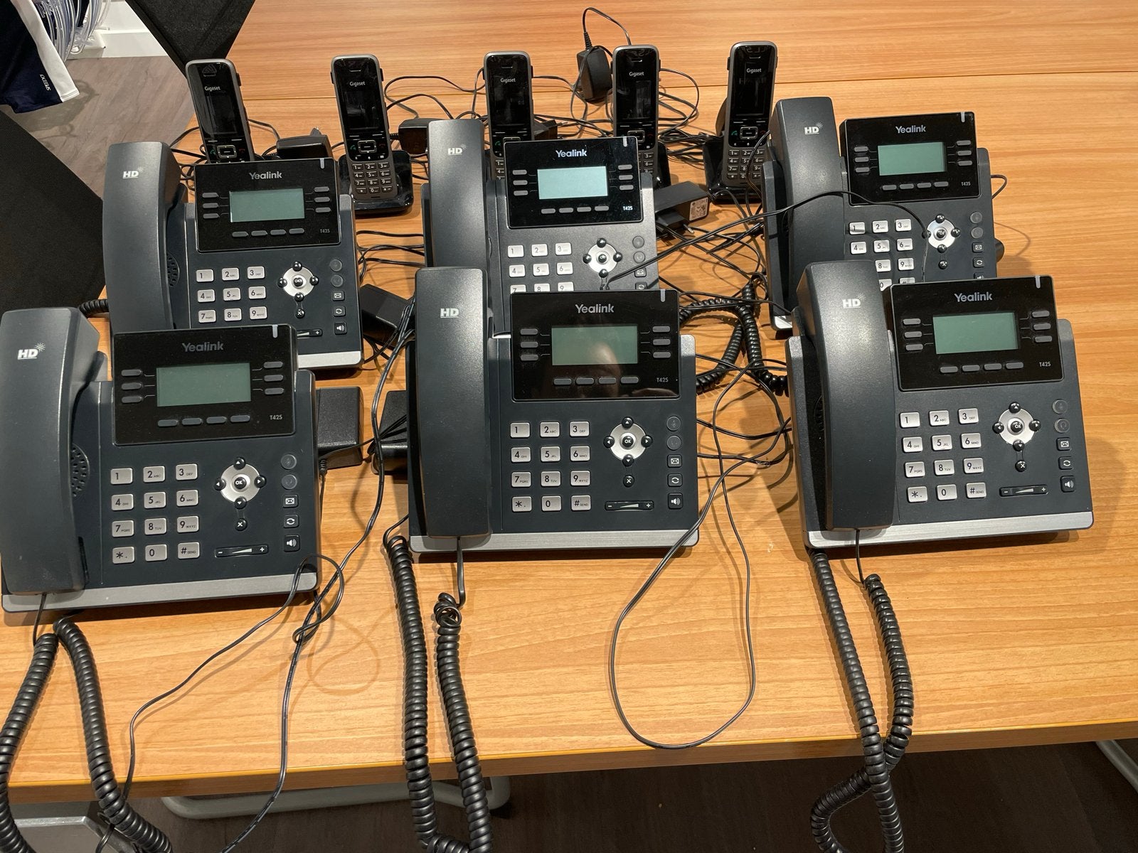 Yealink T42S en Gigaset telefoons - Set van 11, Telecommunicatie, Vaste telefoons | Niet Draadloos, Ophalen, Gebruikt