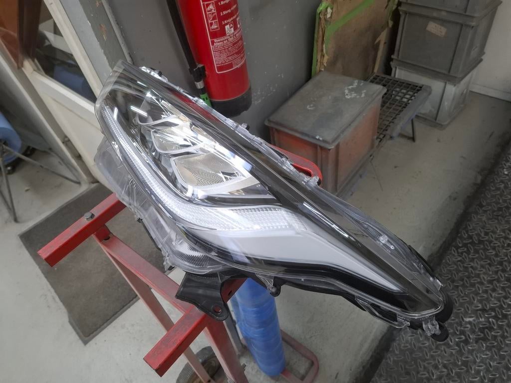 Toyota Yaris (19-24) LED Koplamp - Gebruikt, 1 Bevestiging, Auto-onderdelen, Ophalen of Verzenden, Gebruikt, Toyota