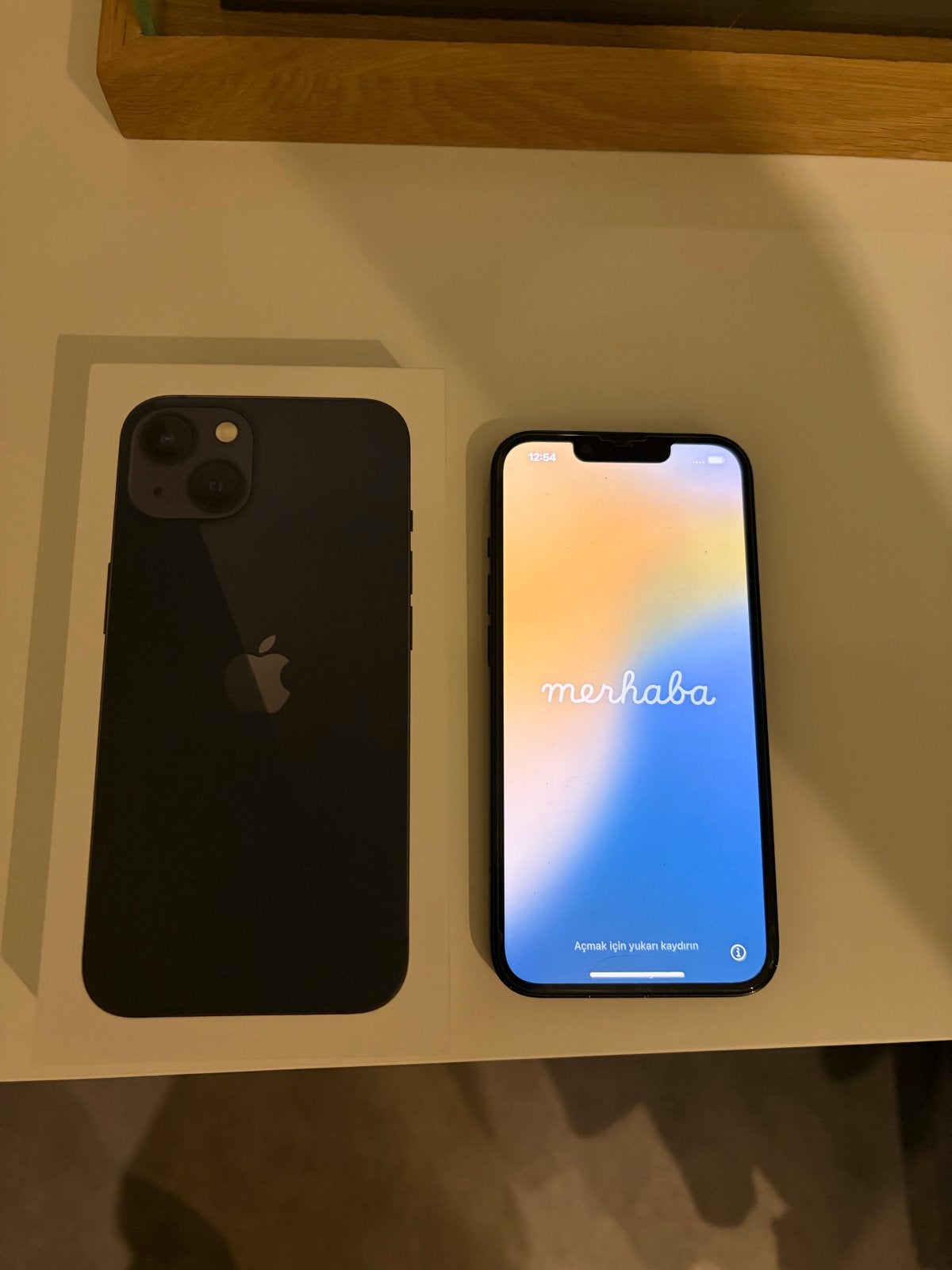 Foto 2 van iPhone 13 128 GB - Achterkant beschadigd