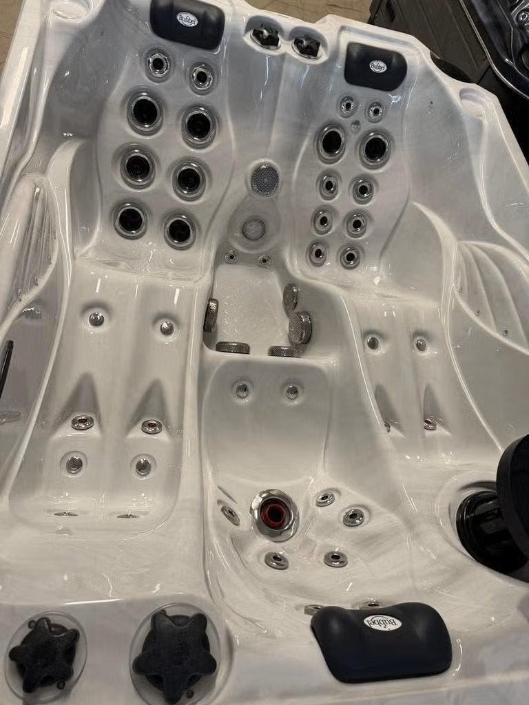 Showmodel - nieuw - Spa/ Jacuzzi 3 pers. 220V, Ophalen, Nieuw, Trap, Vast