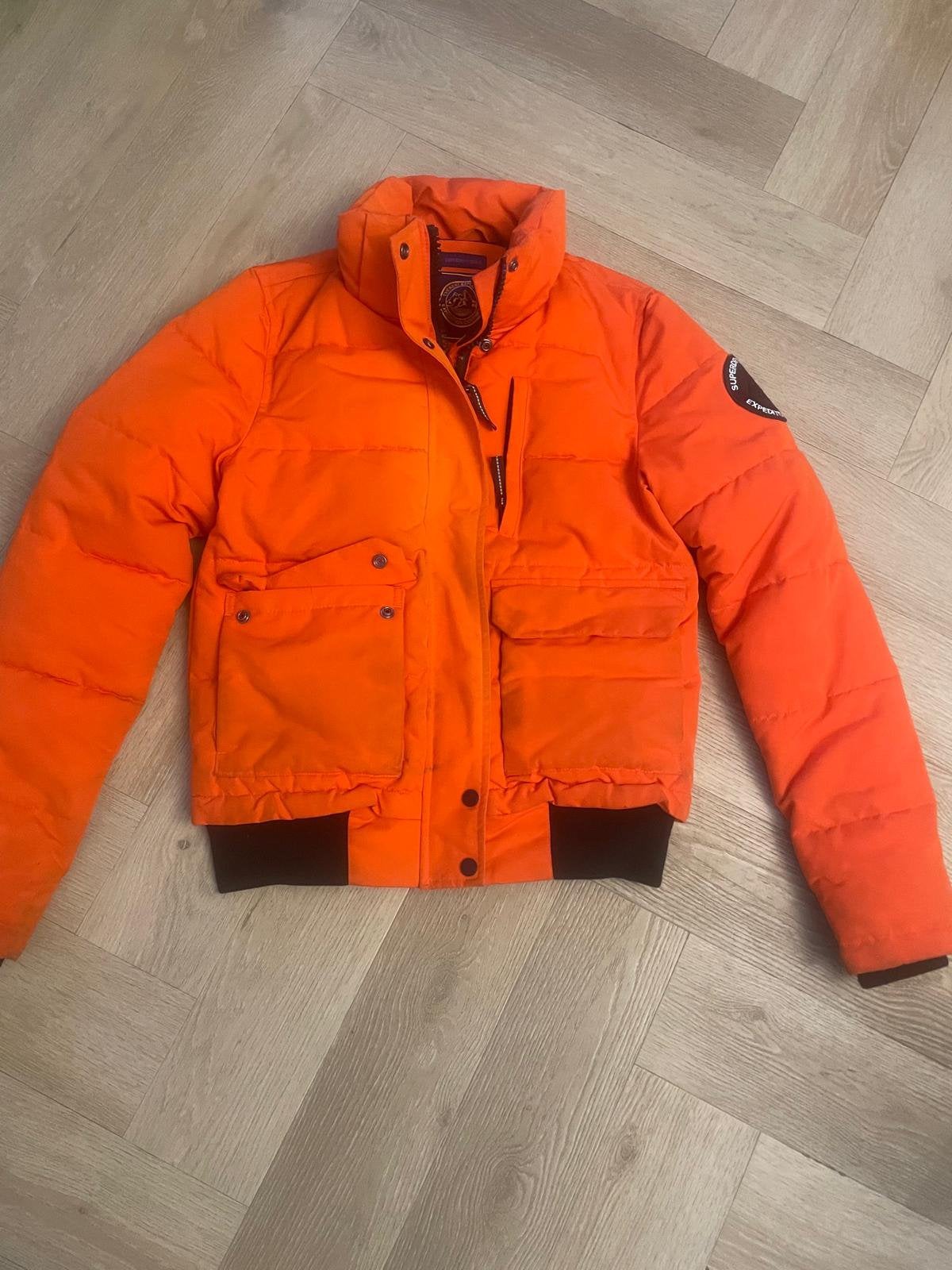 Mooie oranje Super Dry jas dames maat S/ 36, Kleding | Dames, Jassen | Winter, Ophalen of Verzenden, Zo goed als nieuw, Oranje