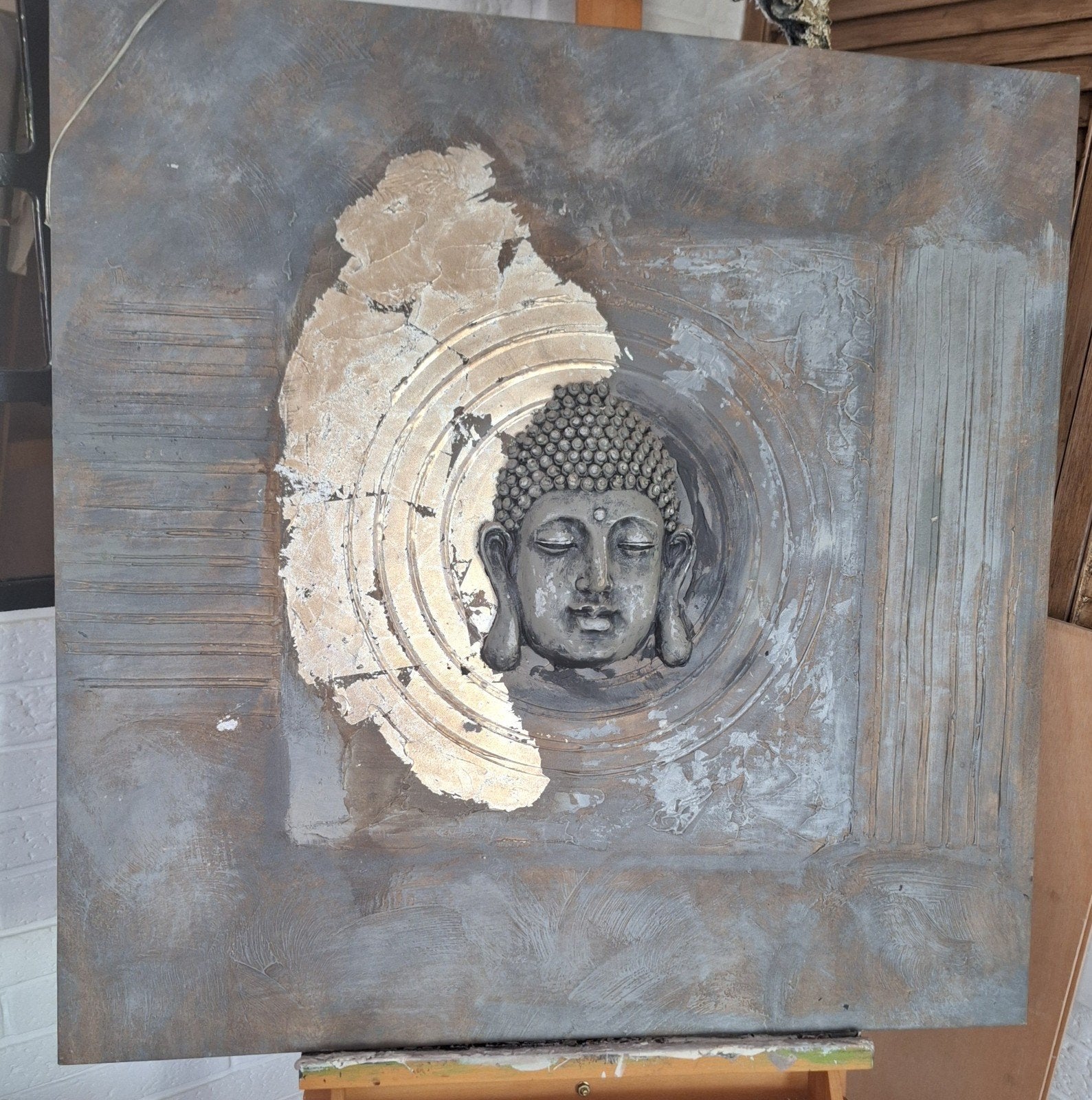 Boeddha schilderij met reliëf en gouden accenten, Gebruikt, Met reliëf, Grijs, Ophalen of Verzenden