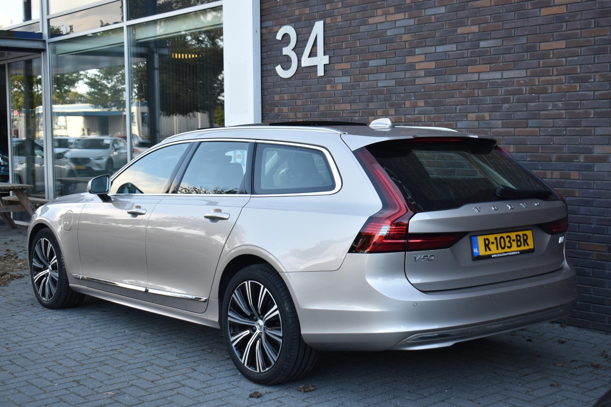 Volvo V90 2.0 T6 Plug-in hybrid AWD Ultimate Bright, Automaat, Euro 6, 4 cilinders, 1969 cc