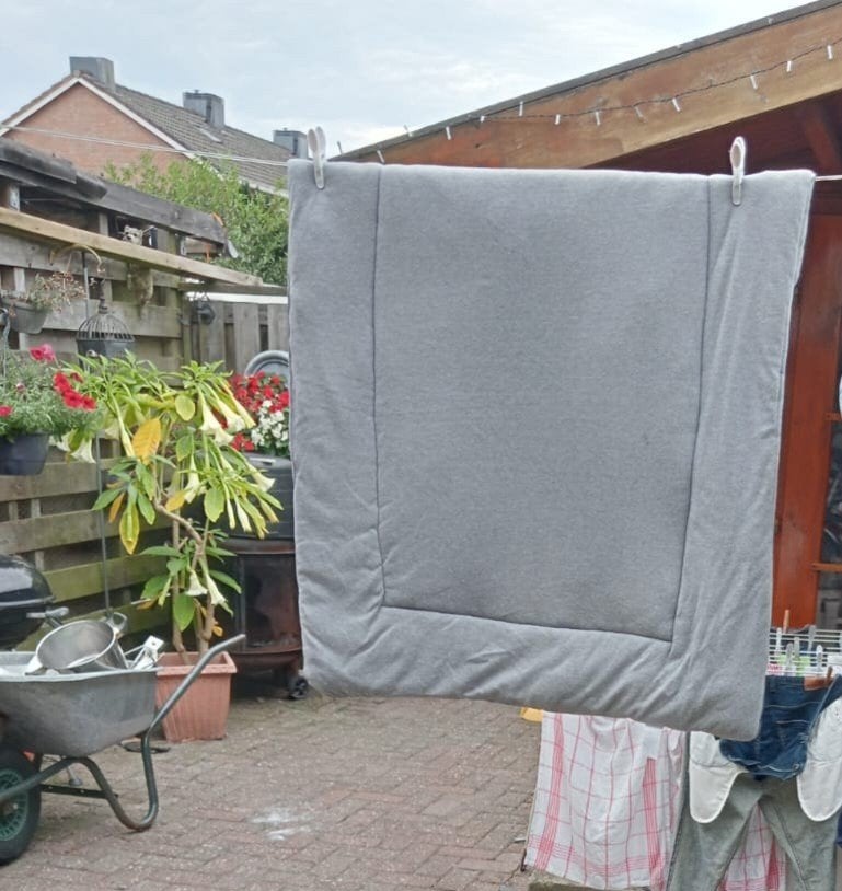 Zwart houten ledikantje voor baby of peuter, Kinderen en Baby's, Babywiegjes en Ledikanten, Ophalen, Zo goed als nieuw, Ledikant