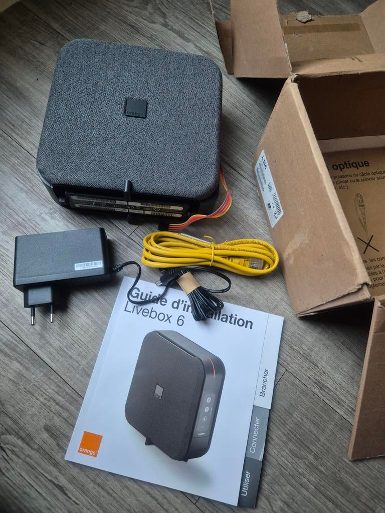 Orange Livebox 6 Router - Zo goed als nieuw, Computers en Software, Routers en Modems, Ophalen of Verzenden
