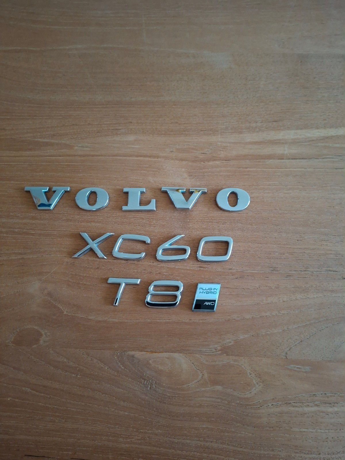 Volvo XC60 T8 Plug-in Hybrid AWD Emblemen, Auto diversen, Auto-accessoires, Ophalen of Verzenden, Gebruikt