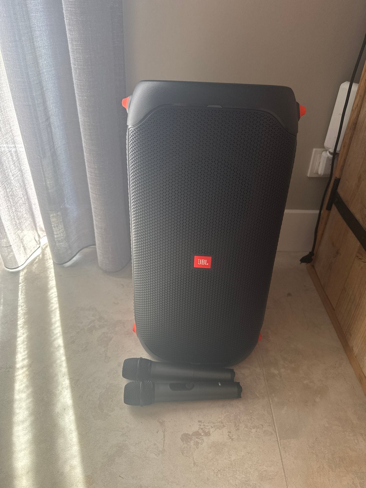 JBL Partybox met microfoons te huur, Audio, Tv en Foto, Luidsprekers, JBL, Party speaker, Ophalen of Verzenden, Zo goed als nieuw