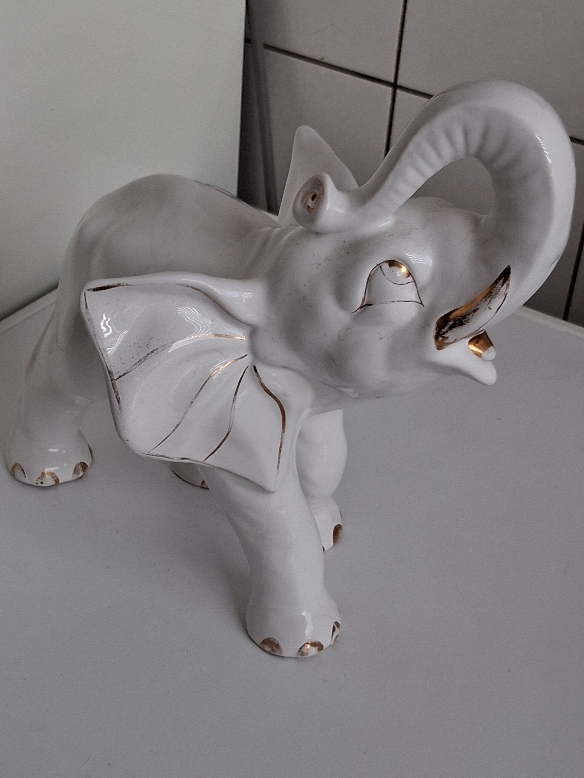 Wit porseleinen olifant beeld met gouden accente, Ophalen of Verzenden