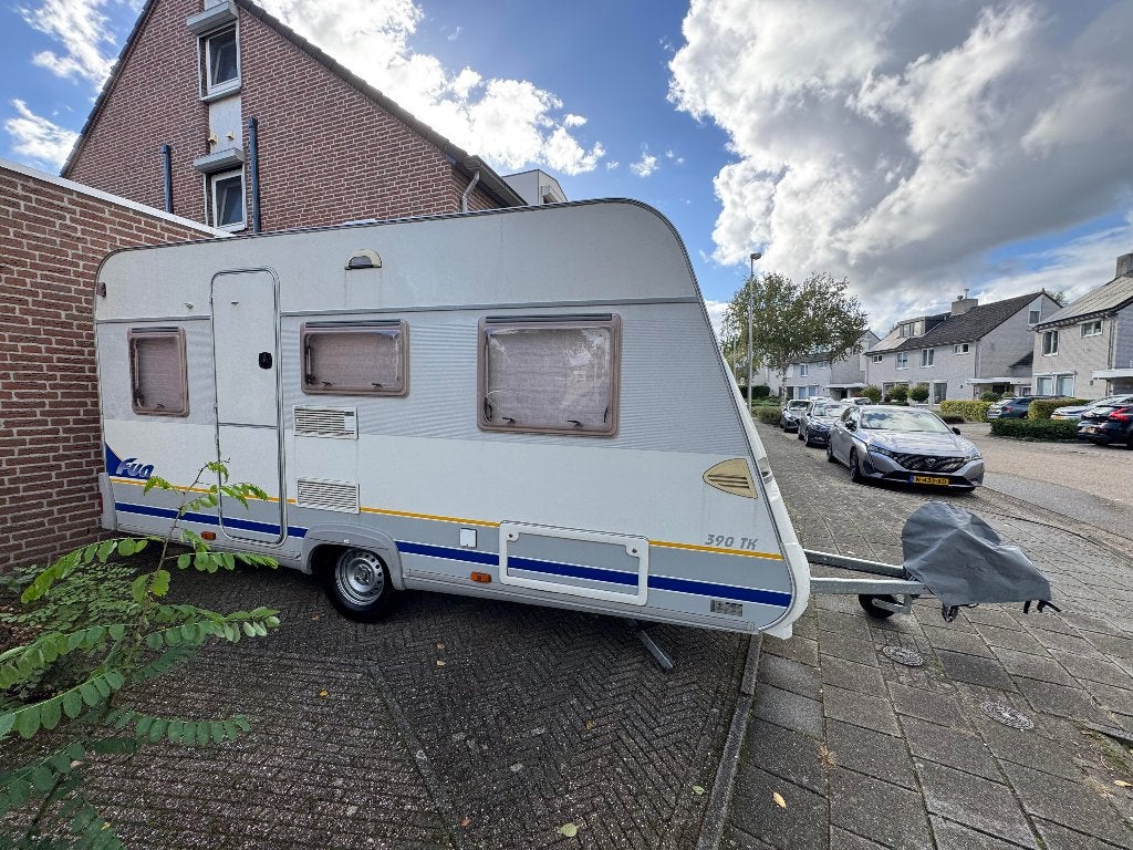 Caravan - Burstner Fun 390 TK, Oven, Treinzit, 750 - 1000 kg, Particulier