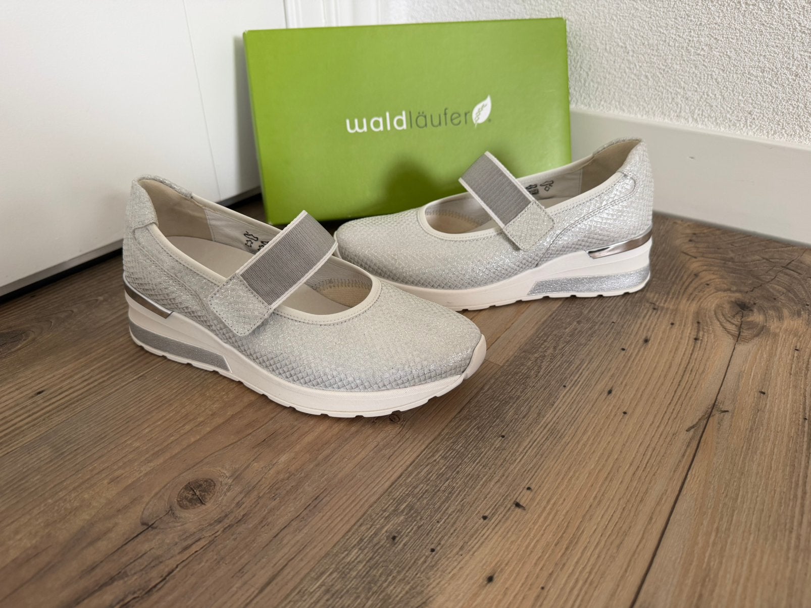 NIEUW! Prachtige zilverkleurige WALDLAUFER schoenen maat 37, Ophalen of Verzenden, Nieuw, Instappers