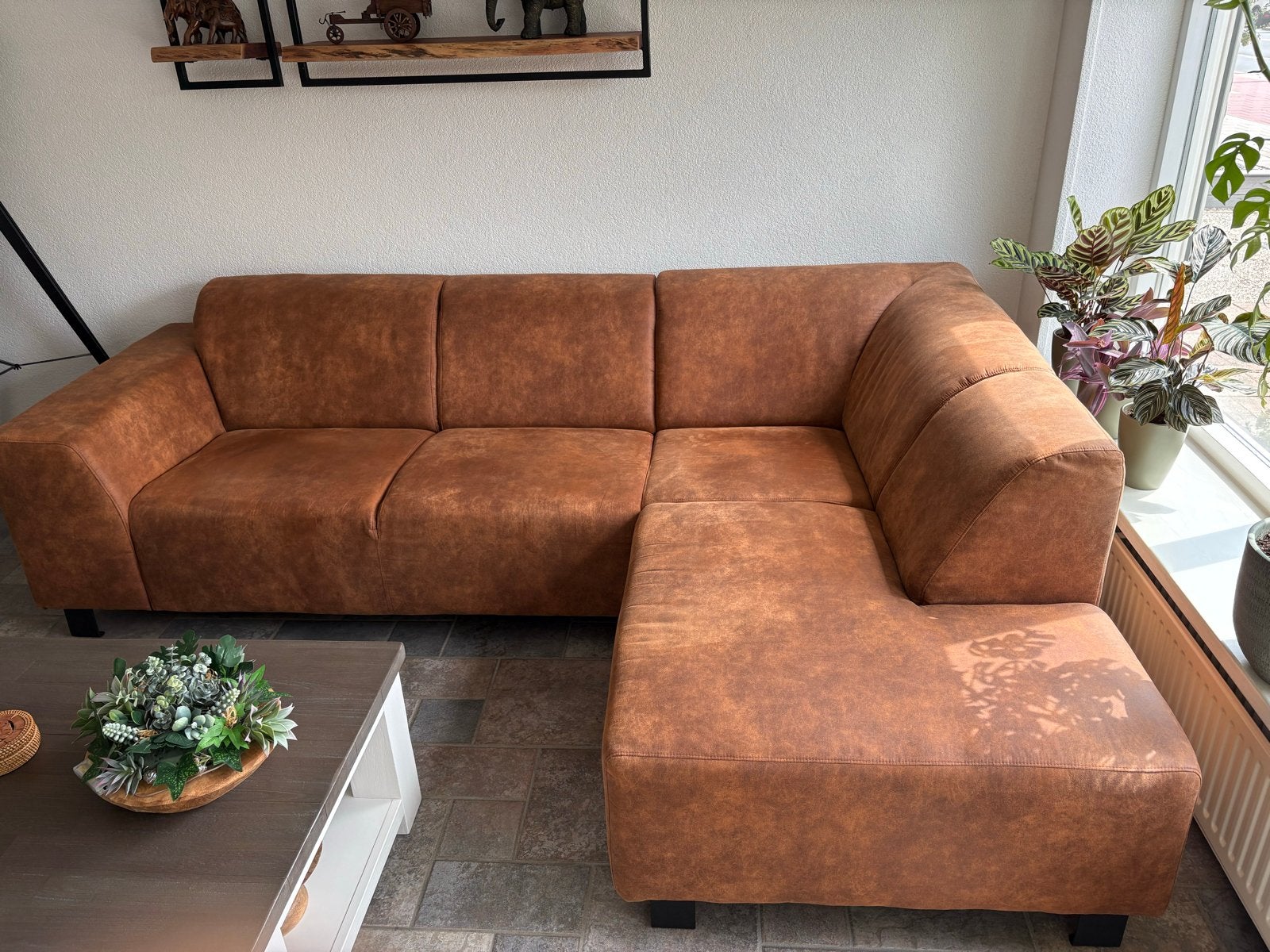 Comfortabele hoekbank in cognacbruin, Ophalen, 250 tot 300 cm, Gebruikt, Hoekbank