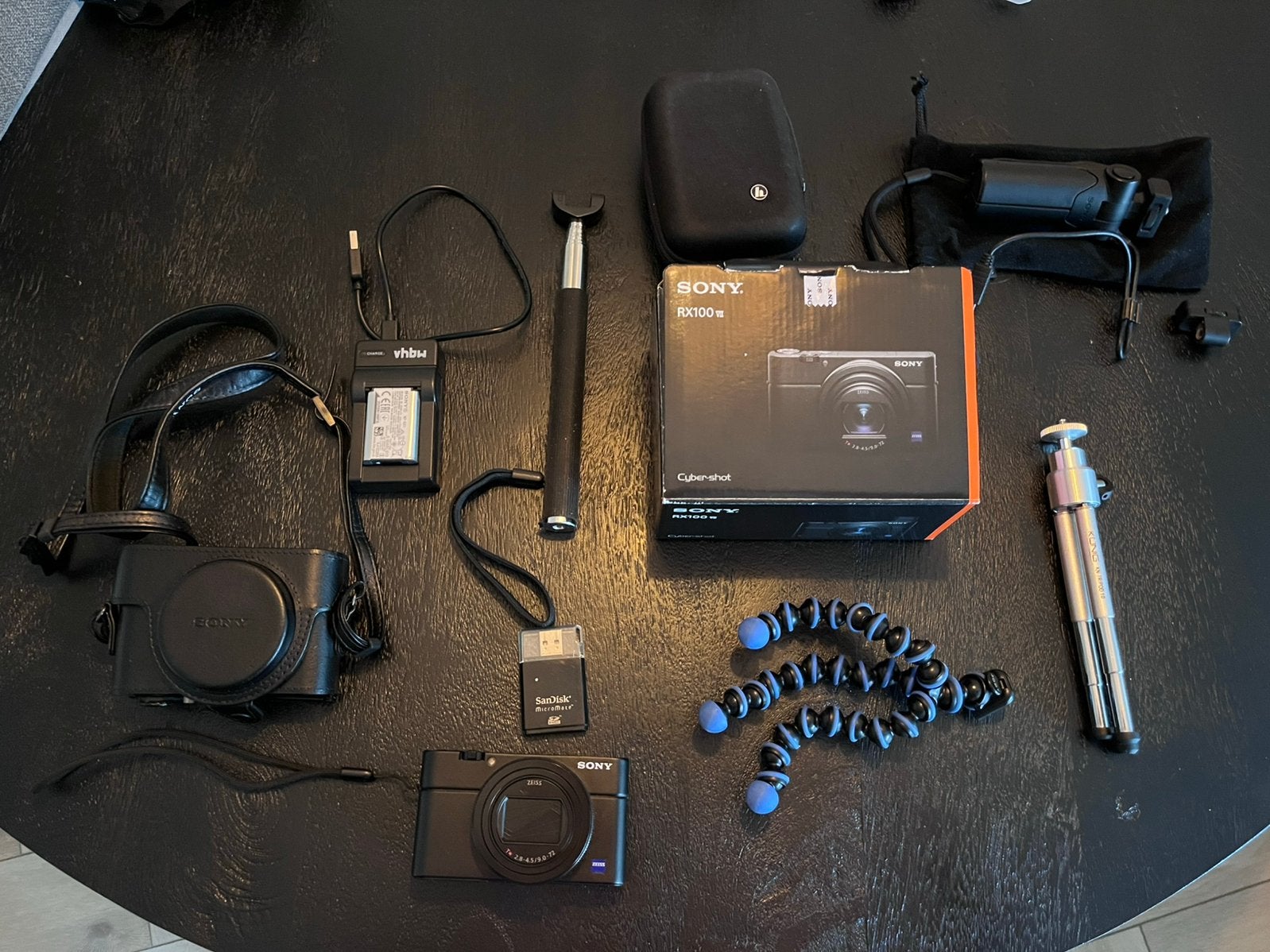 Sony RX 100 vii + accessoires, Ophalen, Zo goed als nieuw, Sony