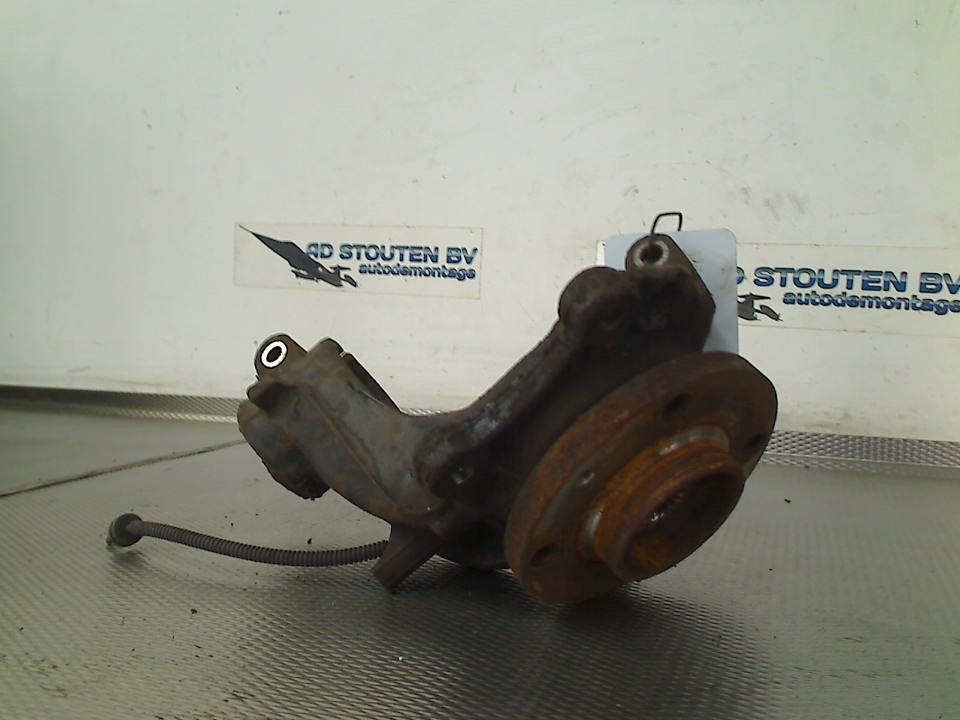 Fusee Links Voor Opel Crossland (X) (2017-03/..), Gebruikt, Bahnhofsplatz, Rüsselsheim am Main 65423, , Duitsland, Opel, Opel Automobile GmbH