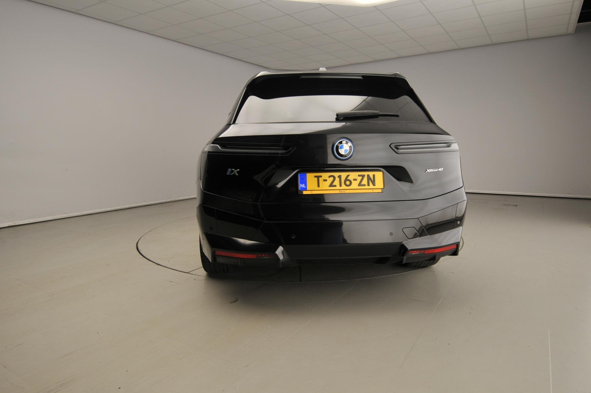 BMW iX xDrive40 | Sportpakket | Laserlicht | Navigatie | Tre, Automaat, Stof, Gebruikt, 495 min