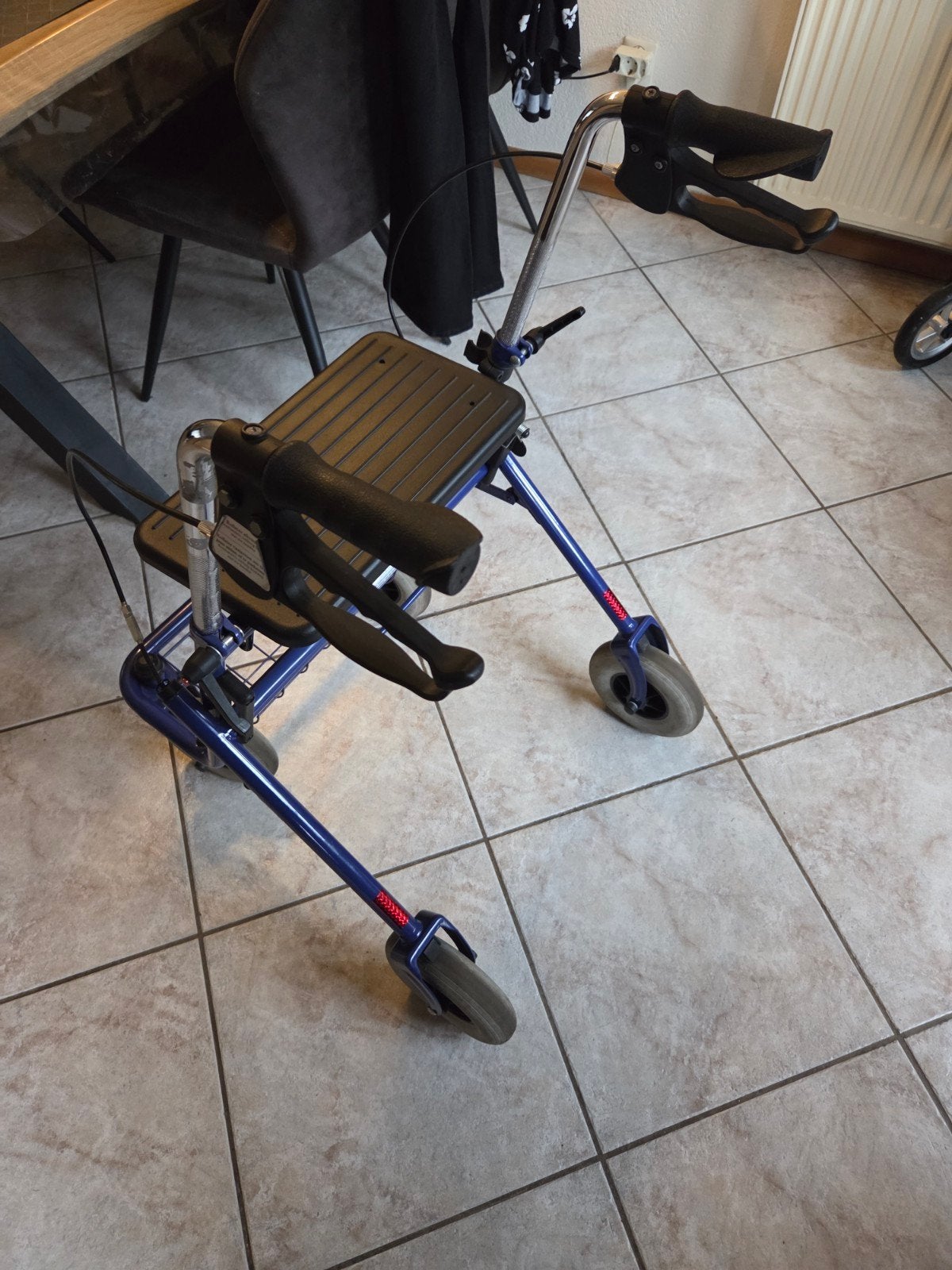 Tekoop rollator blauw en stevig., Ophalen of Verzenden