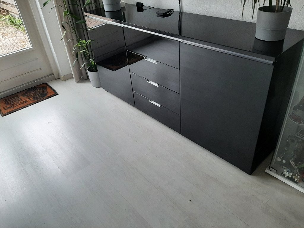 dressoir zwart, Ophalen, Gebruikt, Met deur(en), 150 tot 200 cm
