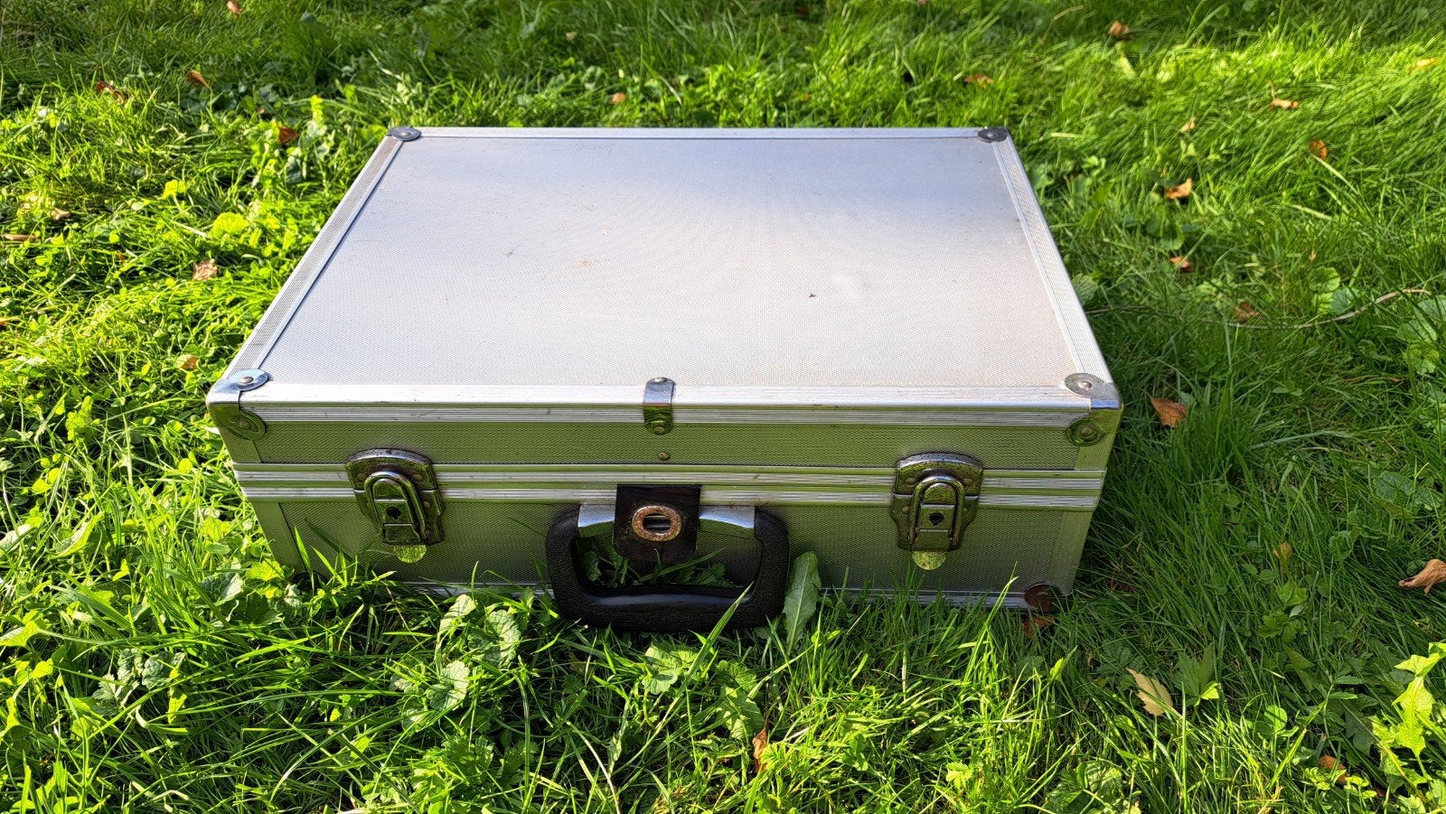Aluminium koffer met schuimrubberen interieur, Ophalen of Verzenden, Gebruikt