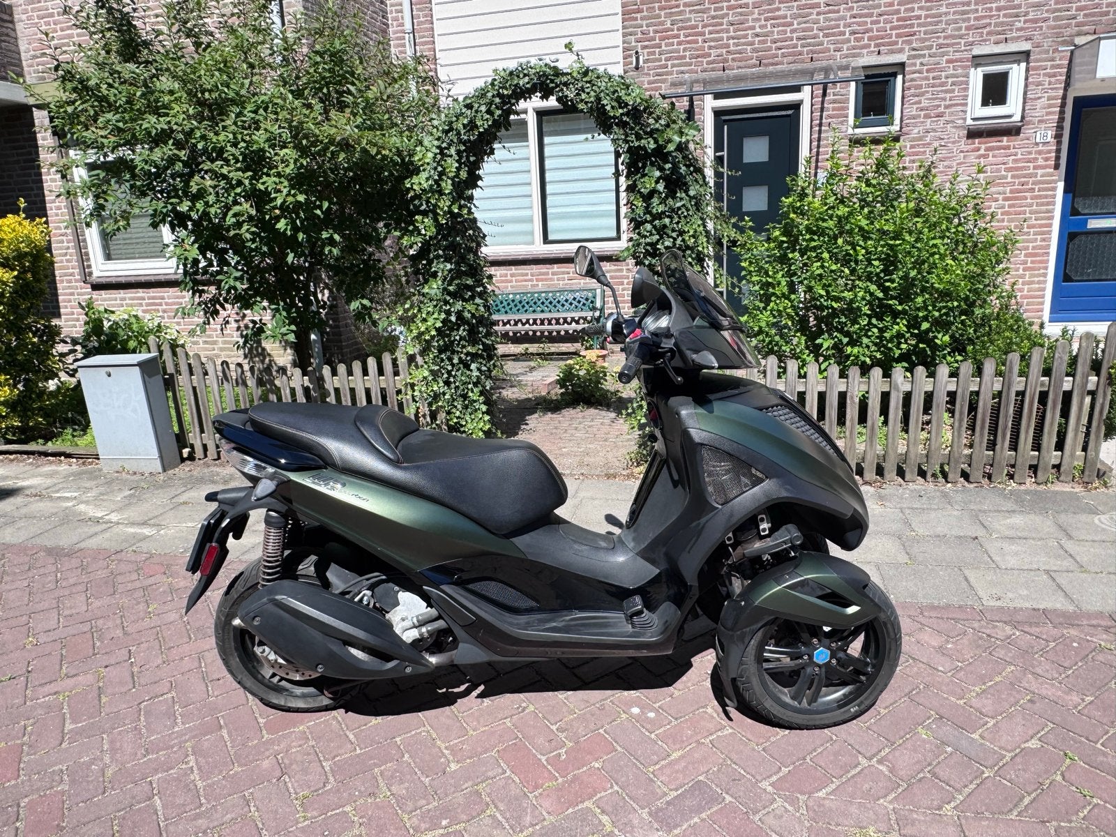 Piaggio MP3 Yourban 300ie - mat Groen, 9879 km - BTWvoertuig, Ophalen, Overige modellen, Maximaal 45 km/u, Zo goed als nieuw