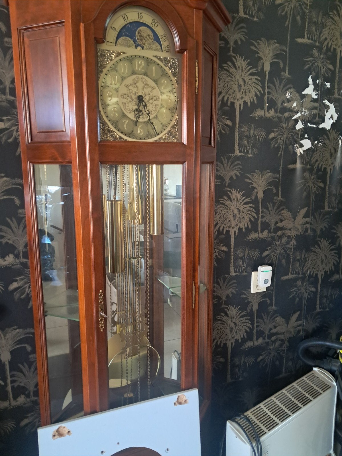 Klassieke staande klok met maanfase en messing accenten, Ophalen