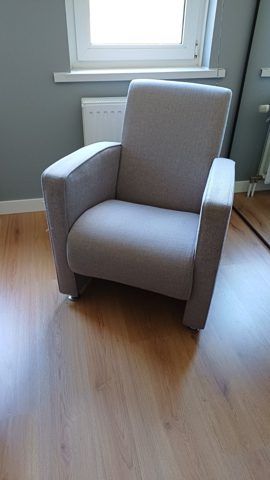 Gratis grijze stoel fauteuil stof, gebruikt, Huis en Inrichting, Fauteuils, Ophalen, Gebruikt, 75 tot 100 cm, Stof