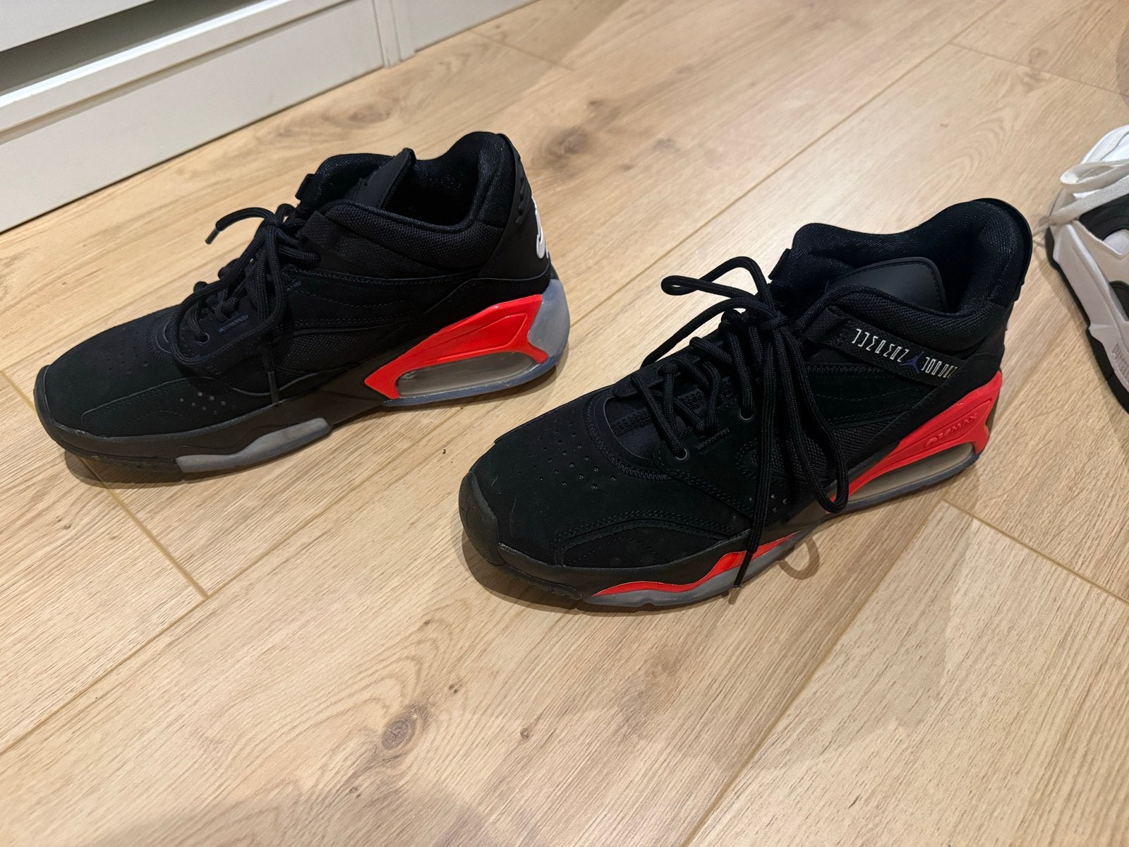 Jordan Stay Loyal 2 Sneakers - Zwart met Rood, Ophalen of Verzenden, Gedragen, Zwart, Sneakers of Gympen