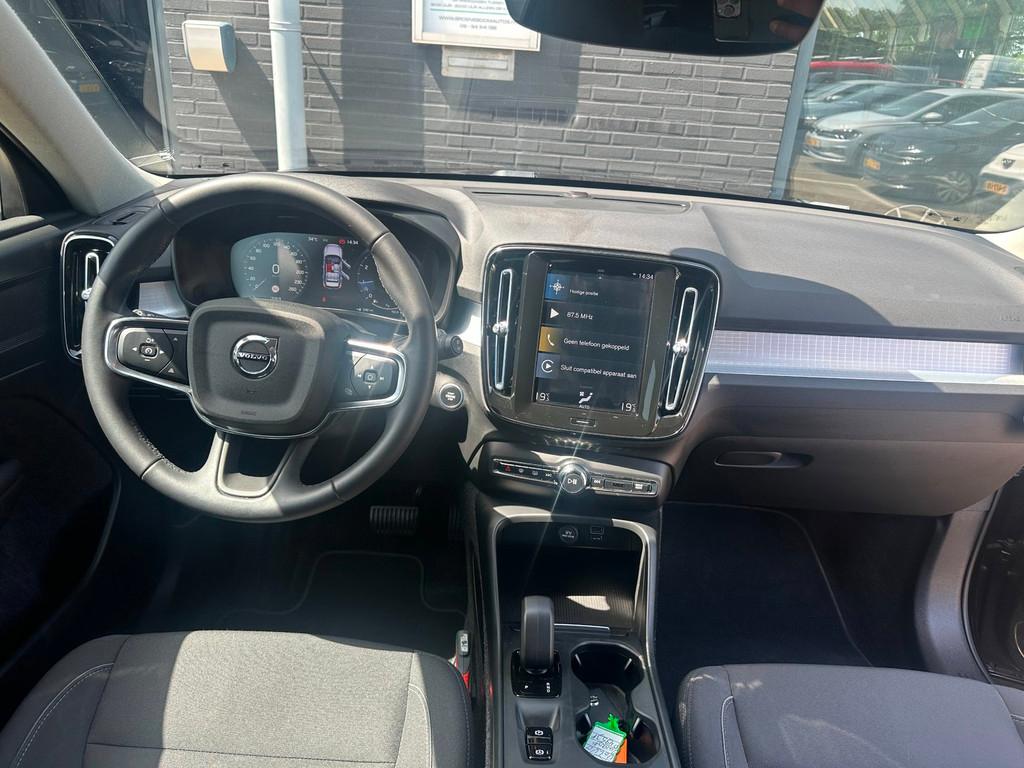 Volvo XC40 1.5 T2 Momentum/1STE EIG/CAMERA/NAVI/CARPLAY/NL-A, Auto's, Volvo, Gebruikt, Euro 6, 129 pk, Zwart