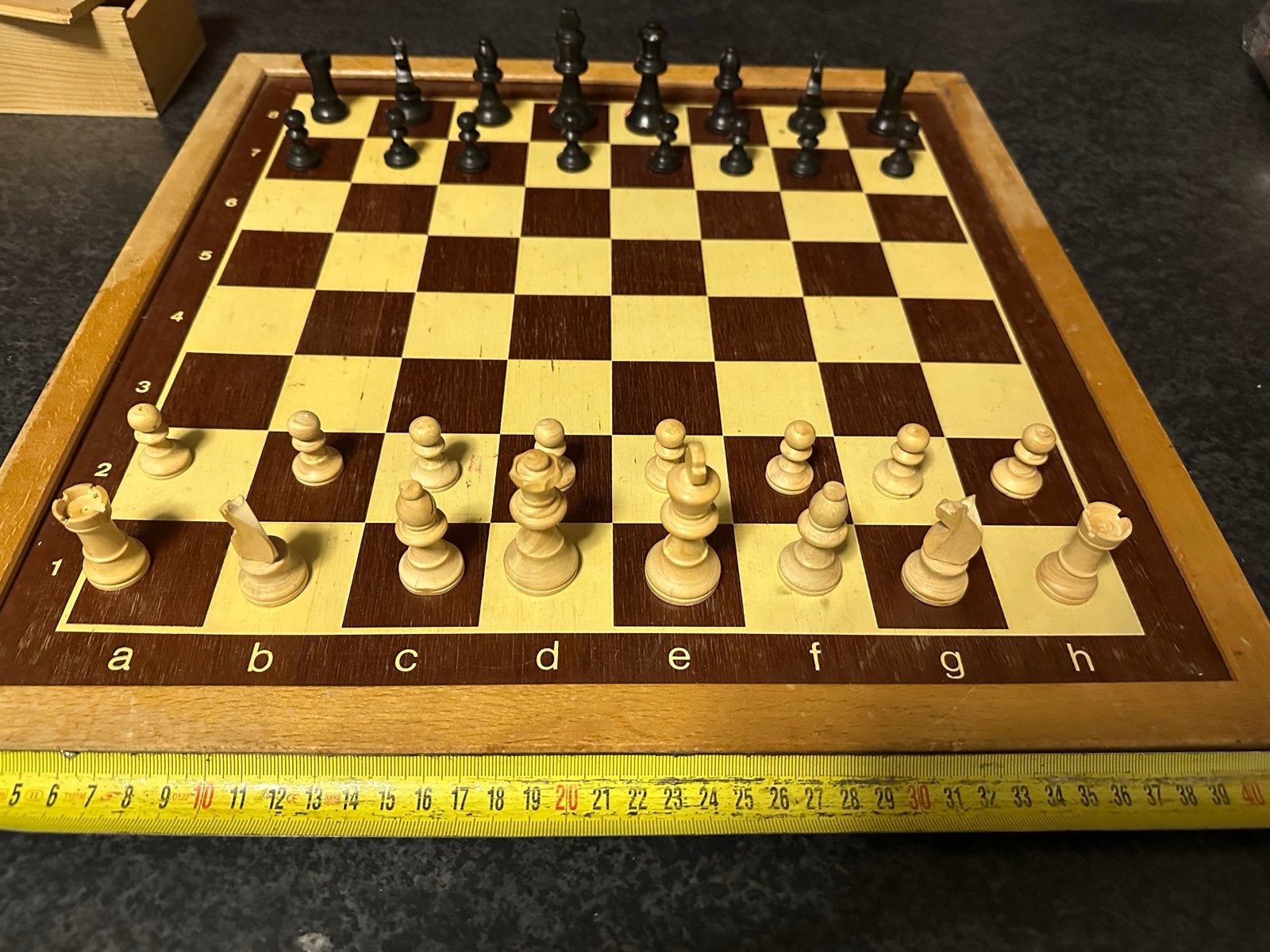 Jaren '70 Schaakbord met Schaak- en Damstukken, Een of twee spelers, Ophalen, Gebruikt