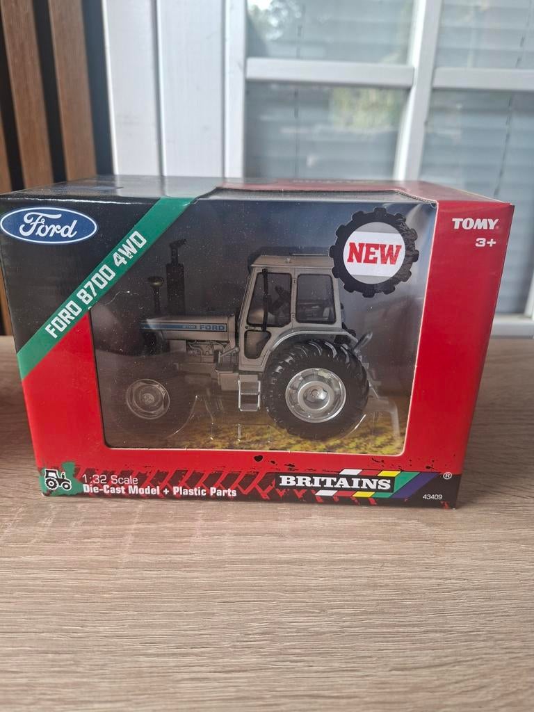 5 Britains Ford Tractoren: TW10,  8700 4WD, Ophalen of Verzenden, Groter dan 1:32, Overige merken