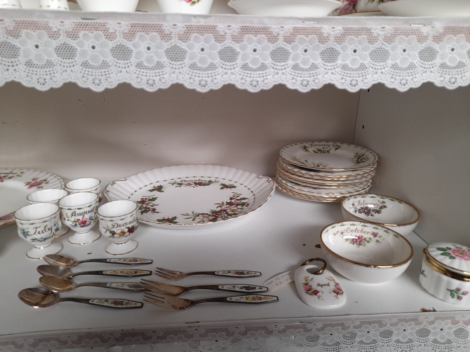 Royal albert flower of the month vork en lepeltjes 10.00 p.s, Ophalen