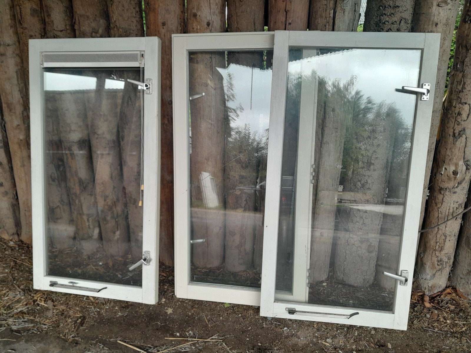 3 draairamen, met dubbel glas. afm. hoog 1.38cm, breed 72 cm, Raamkozijn, 75 tot 150 cm, Hout, Ophalen