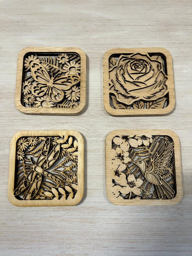 Houten Onderzetters Set - Kolibrie, Vlinder, Roos & Libelle, Studio Silvan, Verzenden, Nieuw, Studiosilvan@proton.me