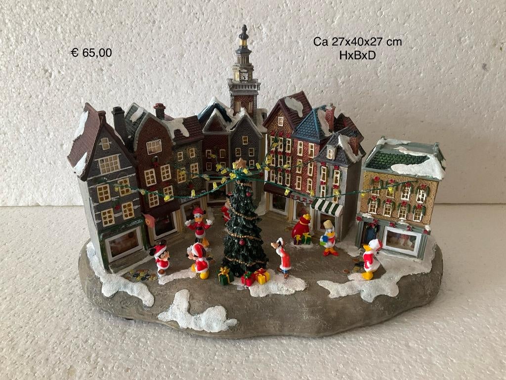 marktplein kerstdorp met Disney figuren in kerst outfit, Ophalen of Verzenden, Overige figuren, Zo goed als nieuw, Beeldje of Figuurtje