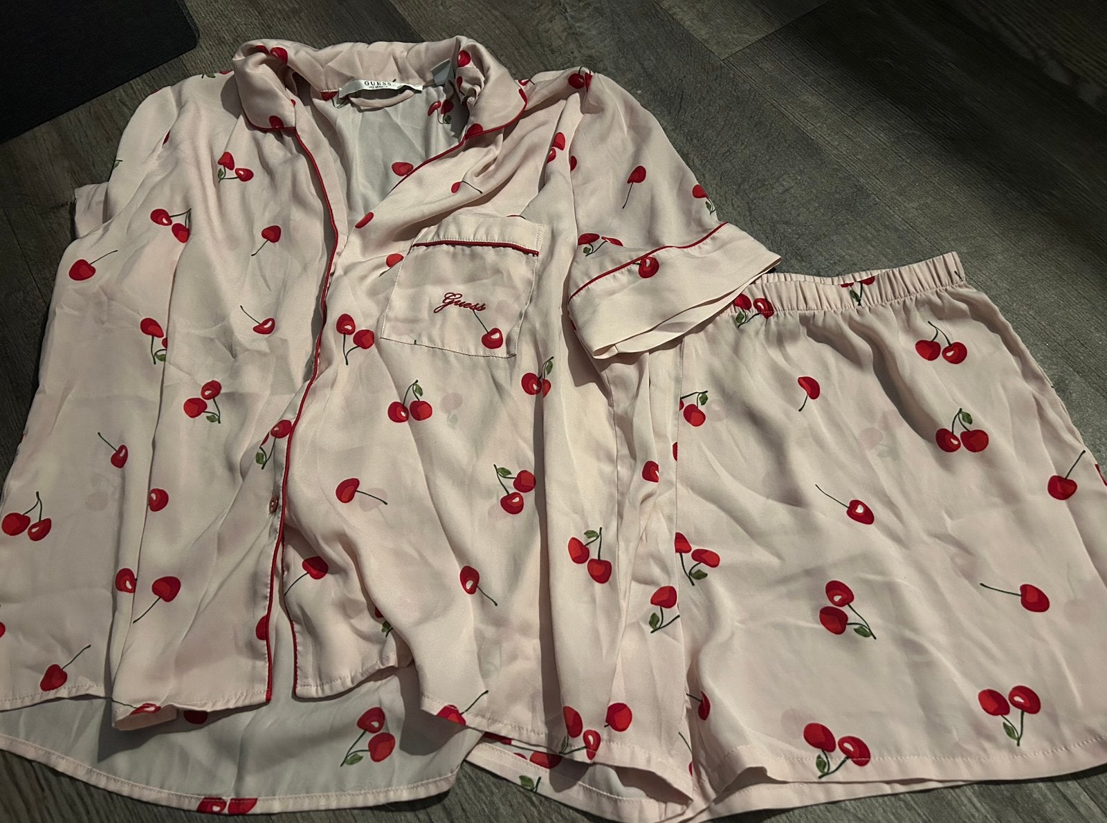 Guess kersen pyjama, maat L, Ophalen of Verzenden, Nieuw