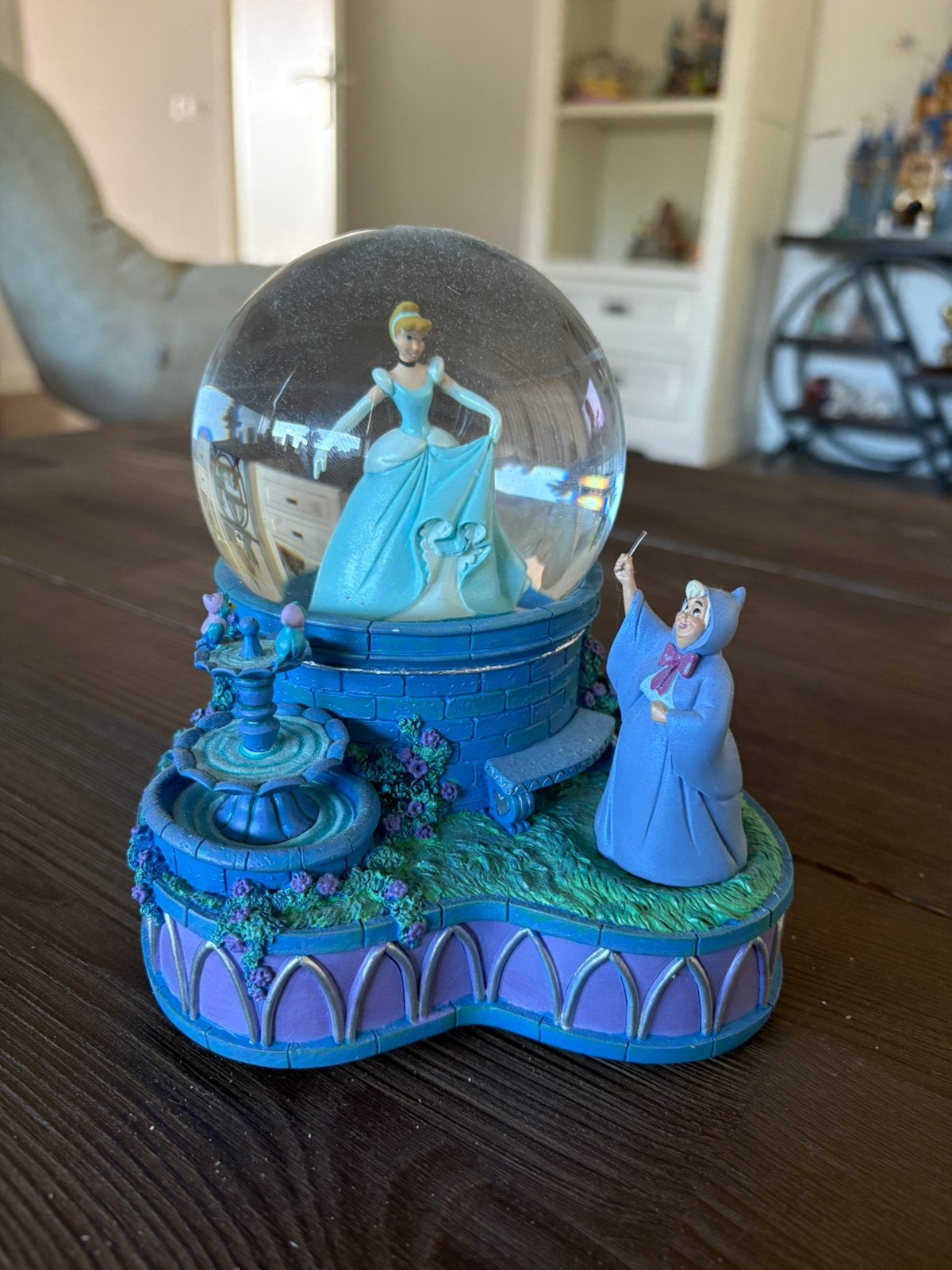 Disney exclusief cinderella anniversary snowglobe met muziek, Ophalen of Verzenden, Zo goed als nieuw, Beeldje of Figuurtje