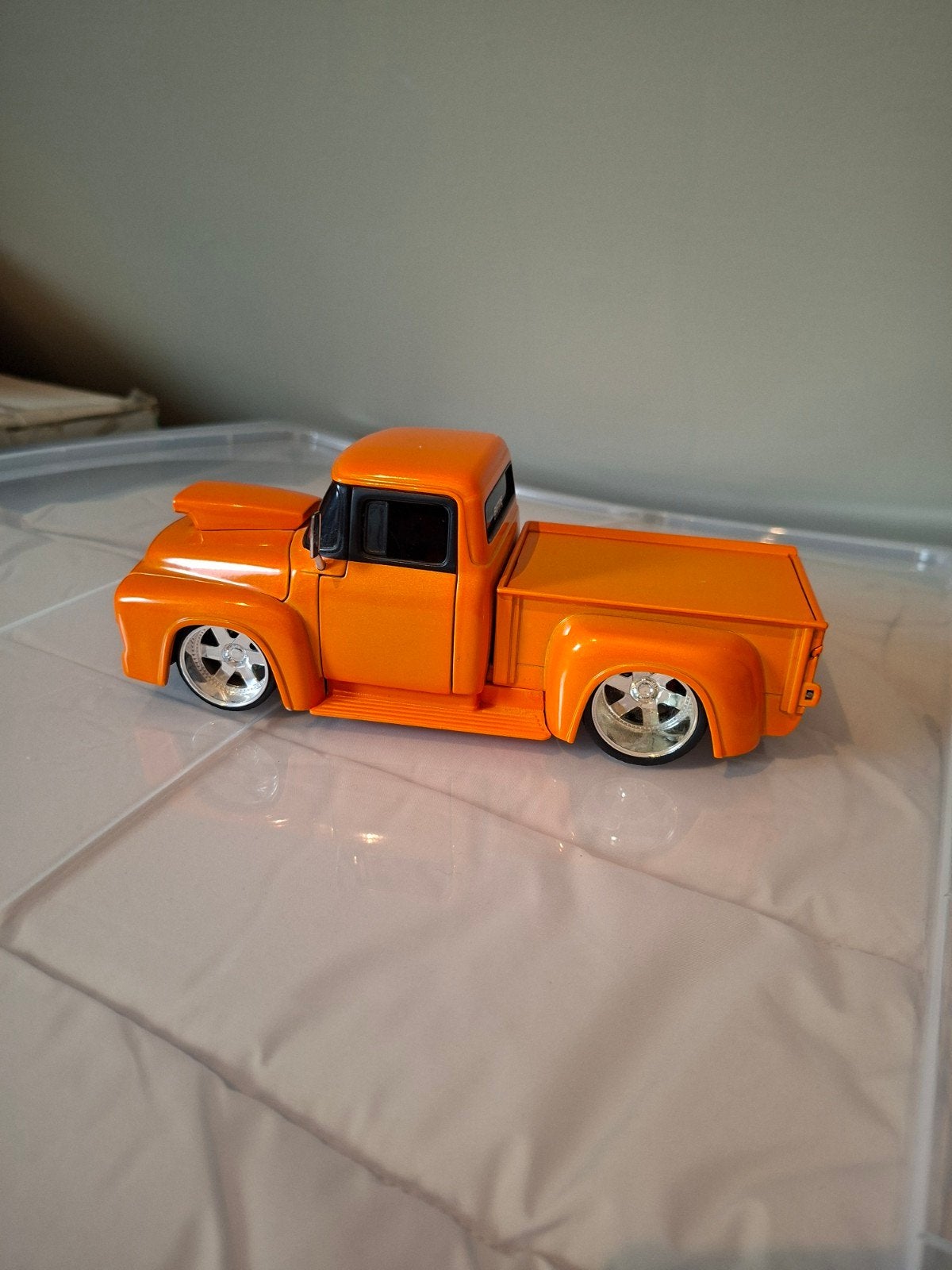 Jada Toys 1956 Ford F-100 Pick-up Oranje Schaal 1/24, Ophalen of Verzenden, Zo goed als nieuw, Bus of Vrachtwagen, Jada