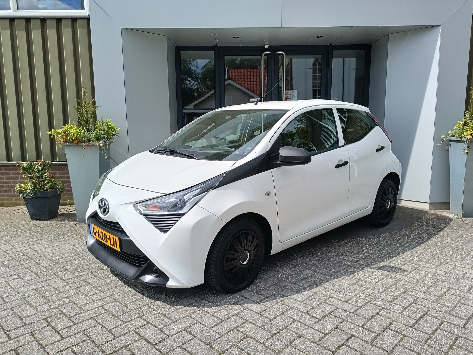 Toyota Aygo 1.0 VVT-i x-fun | Airco | Centrale deurvergrende, Voorwielaandrijving, Gebruikt, Euro 6, 4 stoelen