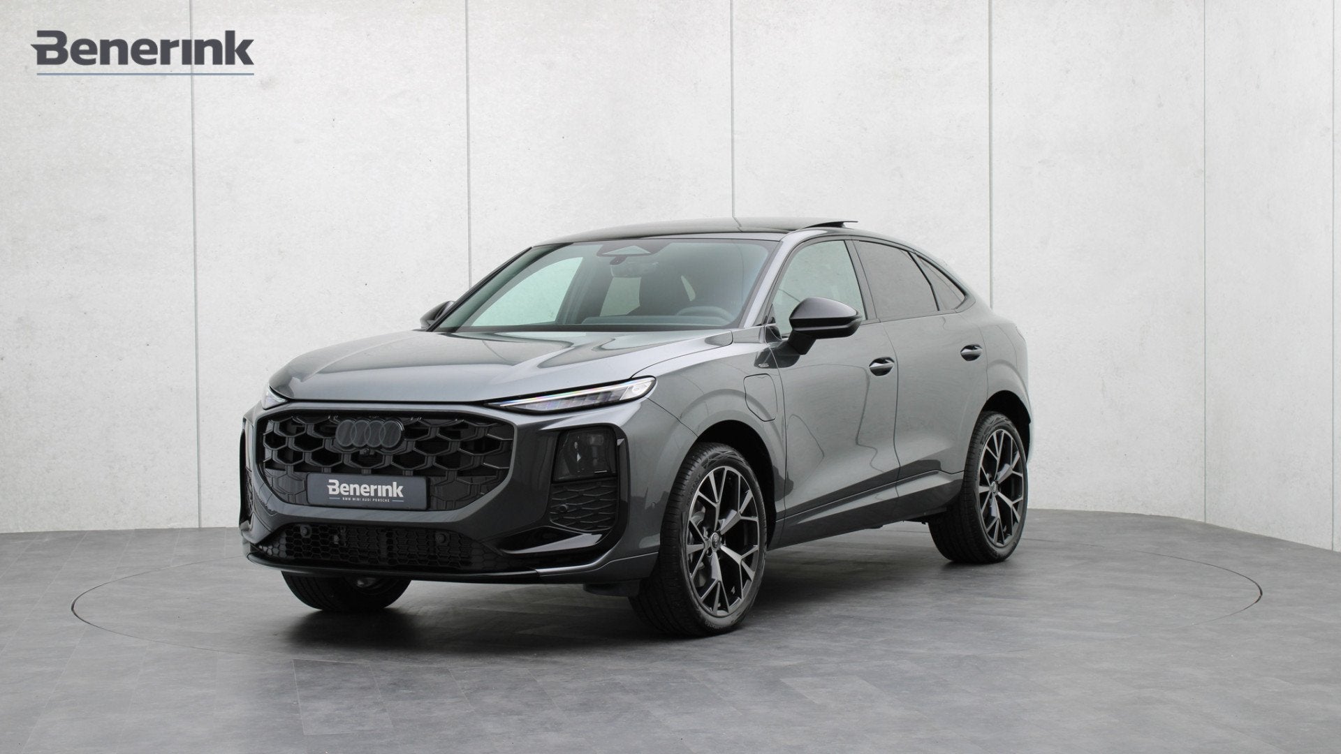Audi Q3 Sportback 200kW e-hybrid S edition | Panoramadak | L, 12 maanden, 1800 kg, Zwart, 4 cilinders