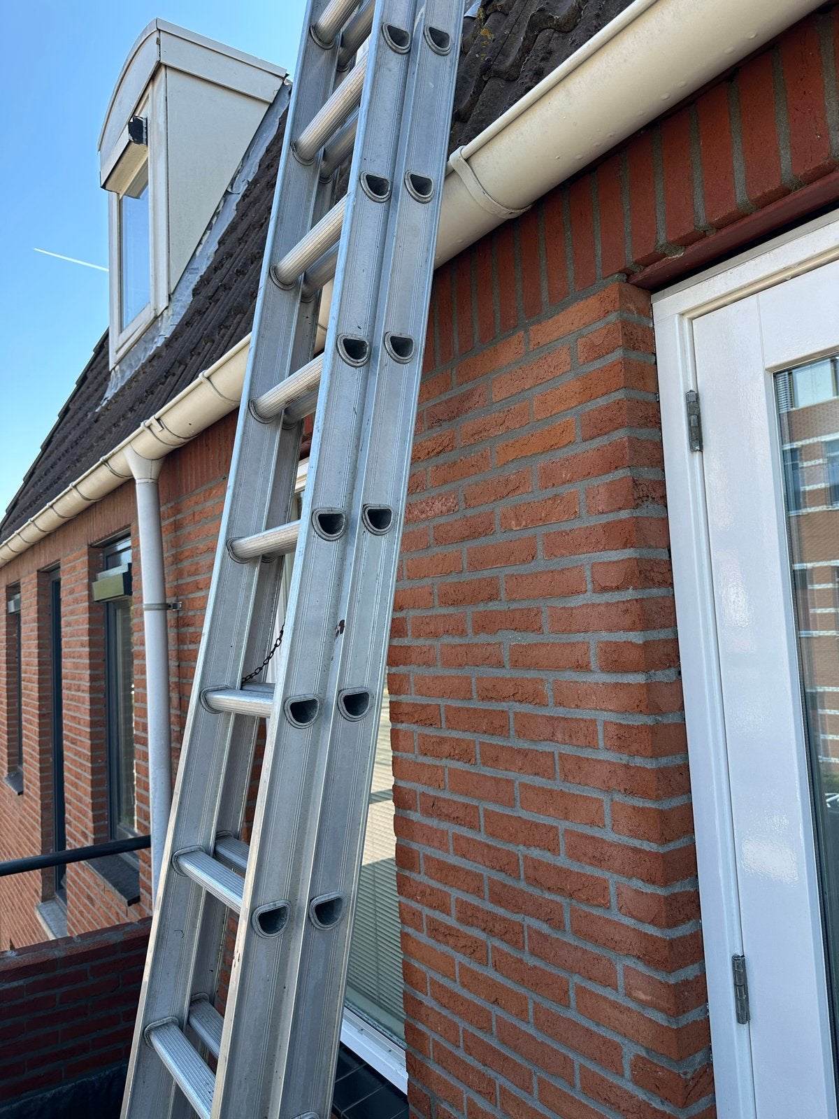 Altrex uitschuifbare ladder 2 delig, Ophalen, Gebruikt, Ladder, Opvouwbaar of Inschuifbaar