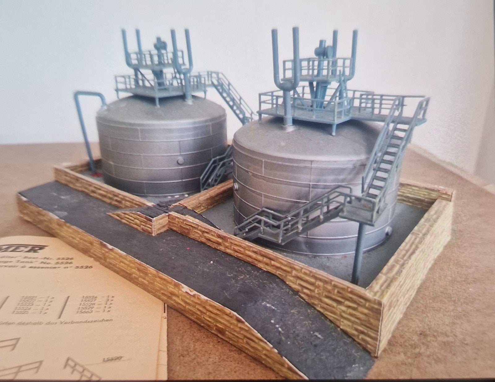 VOLLMER HO 5526 BENZINEOPSLAGTANK, Ophalen of Verzenden, Gelijkstroom of Wisselstroom, Brug, Tunnel of Gebouw, Overige merken