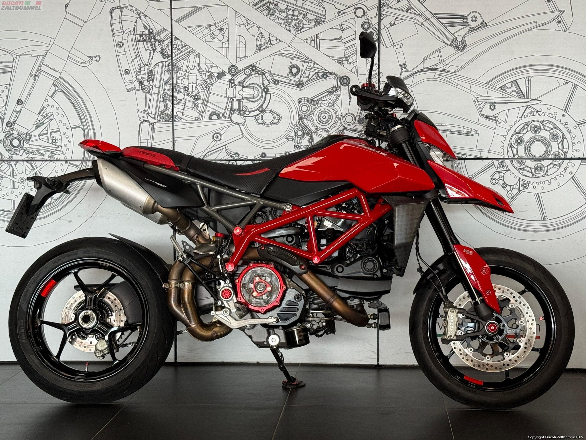 Ducati HYPERMOTARD 950 (bj 2023), Handgeschakeld, 937 cc, 12 t/m 35 kW, SuperMoto