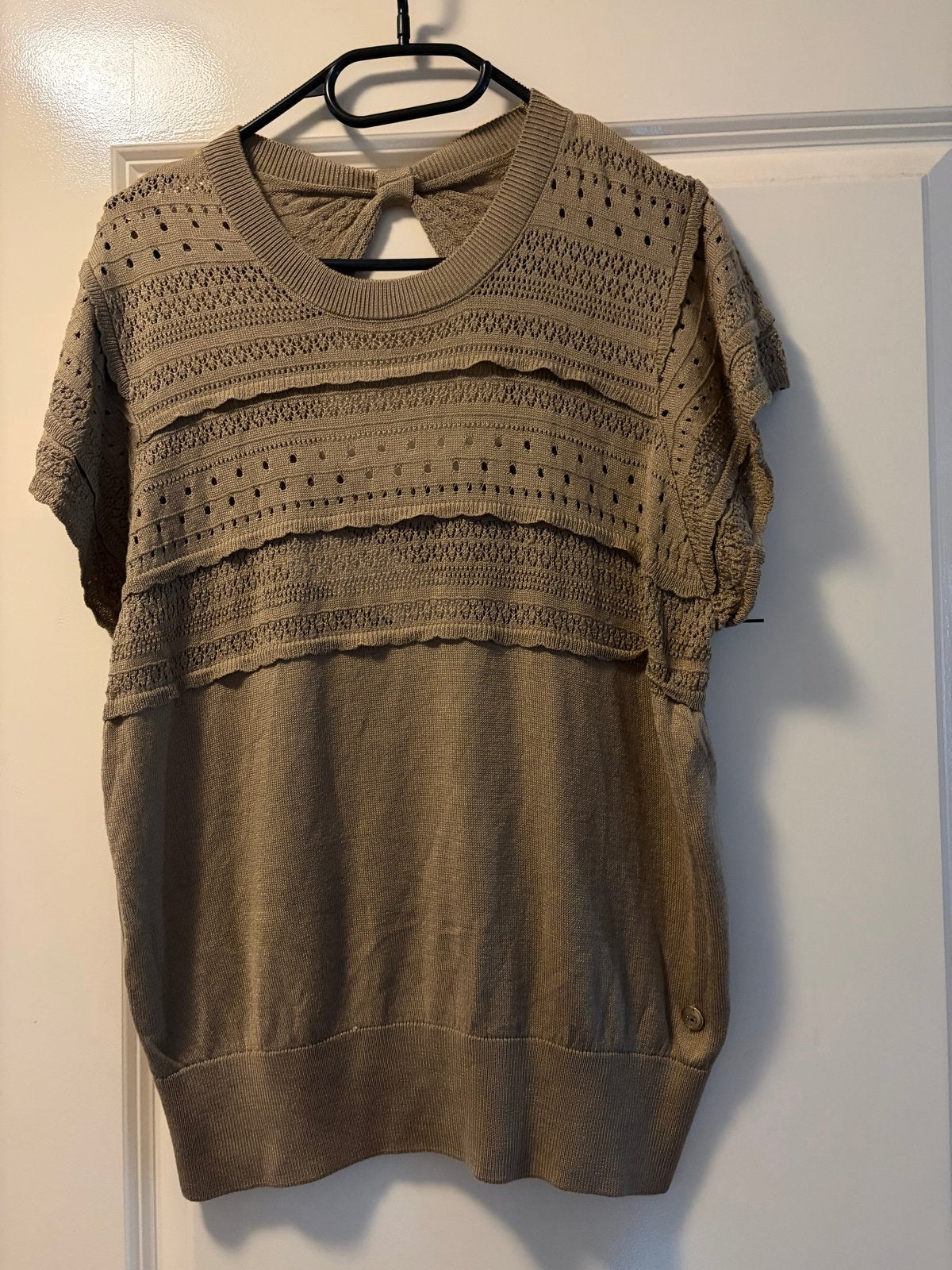 Label DOT gebreide top met opengewerkt detail, Kleding | Dames, Verzenden, Zo goed als nieuw, Maat 42/44 (L), Beige